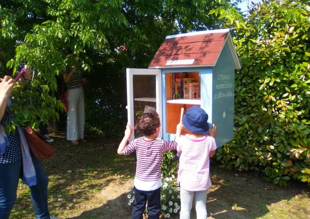 Una piccola biblioteca nel parchetto di Casciago