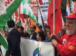 Lavoratori in piazza a Milano