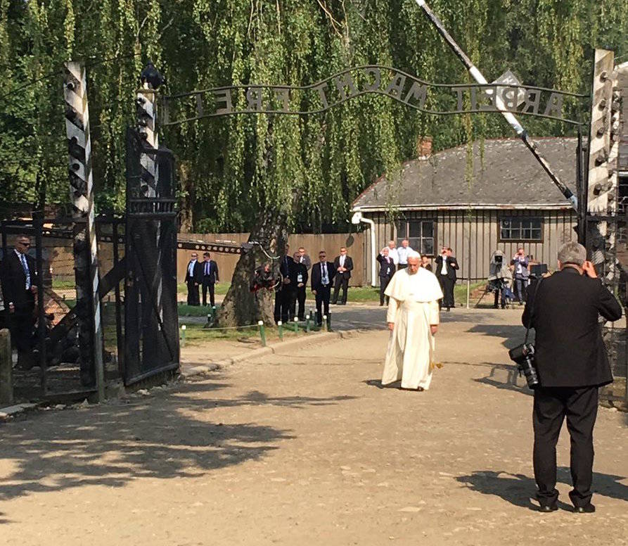 Papa Francesco ad Auschwitz