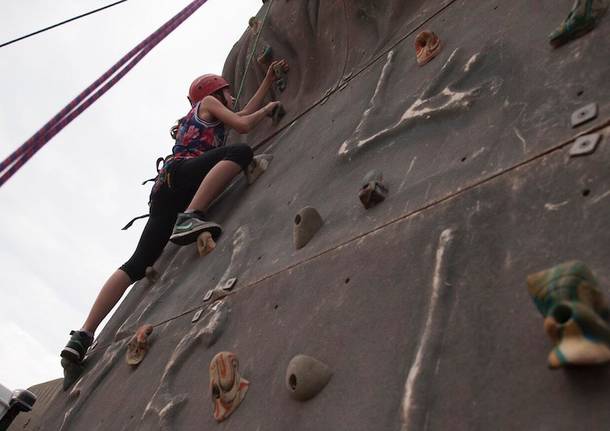 festa protezione civile fagnano olona parete di arrampicata