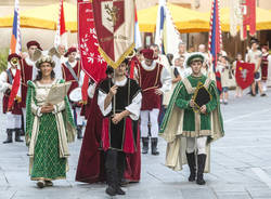 Iniziato il Palio con sfilata e Corsa dei Cerchi