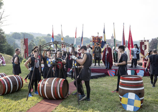 Palio dei Castelli, la pesatura delle botti