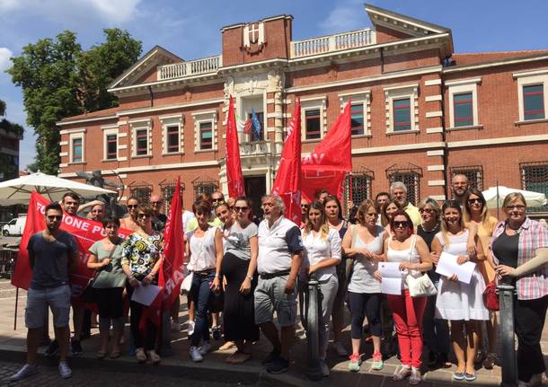 Protesta dei lavoratori della Quiete davanti il Tribunale