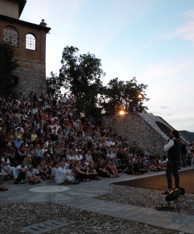 Tra Sacro e Sacro Monte: in scena Fausto Russo Alesi 