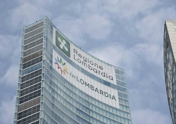 Il “turismo” in cima al palazzo della regione
