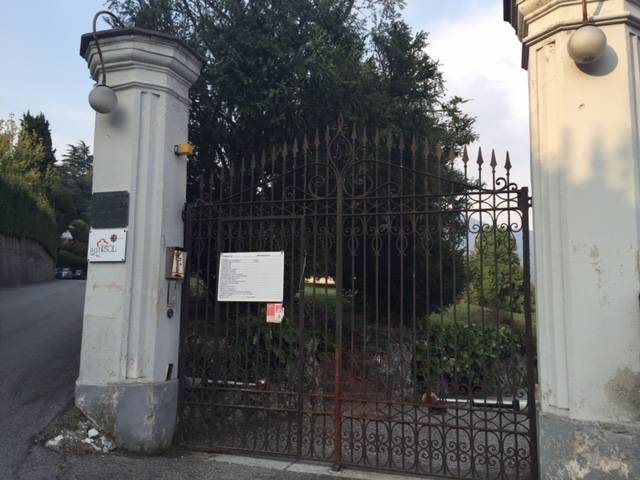 Villa Letizia, dove i richiedenti asilo aspettano