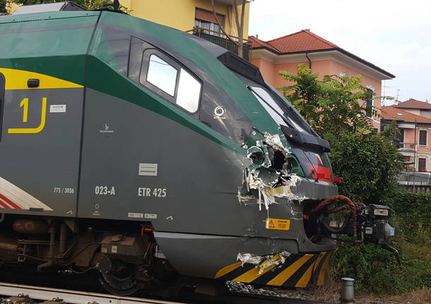 Gazzada Schianno: il treno danneggiato