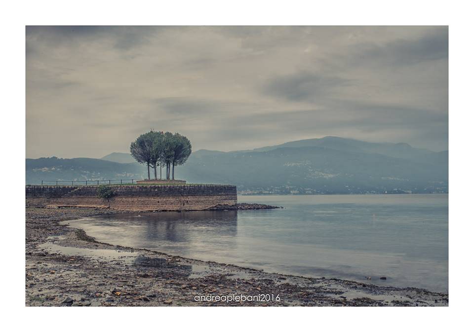 Il lago d'autunno 