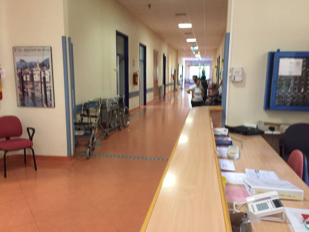 L'assessore gallera in visita agli ospedali dell'ASST Sette Laghi