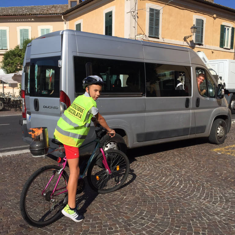 La fiaccolata dei ragazzi di Cassano