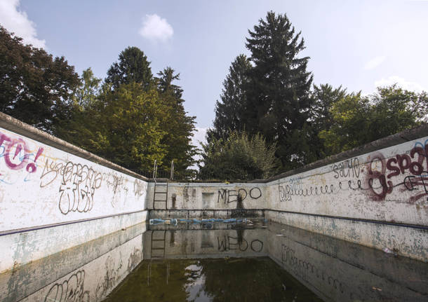 Piscina abbandonata villa mylius