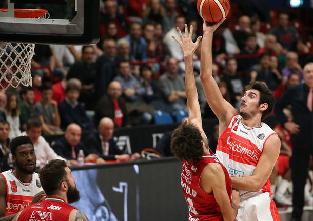 EA7 Milano - Openjobmetis Varese 79-71