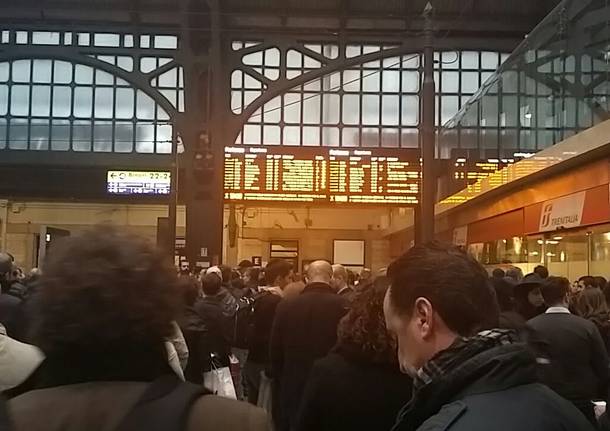 Guasto in stazione centrale, treni nel caos