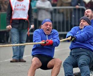 Rama di pomm: tiro alla fune e altro