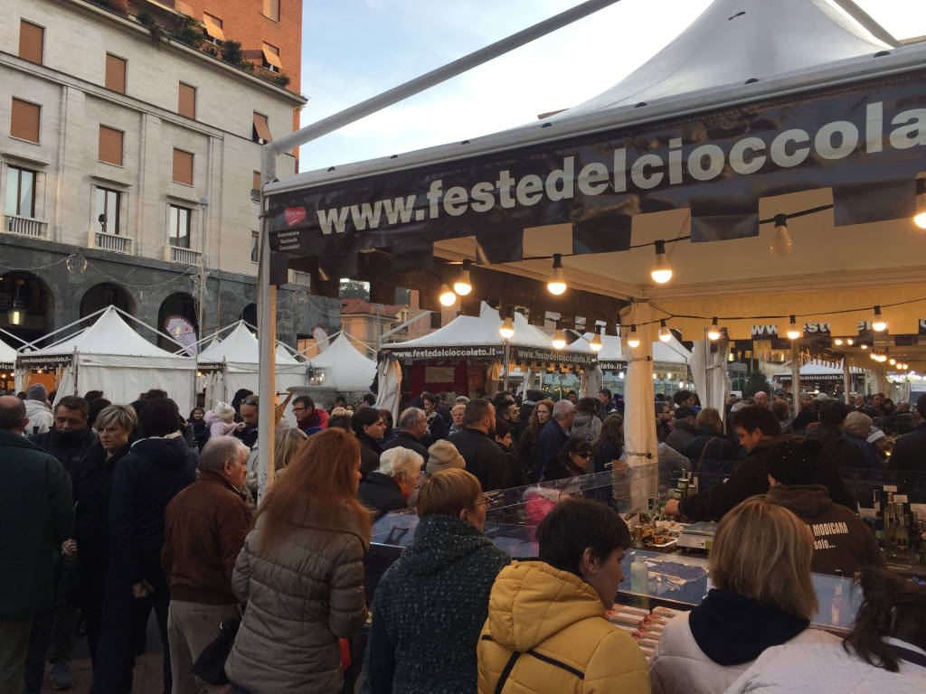 In fila per la festa del cioccolato 