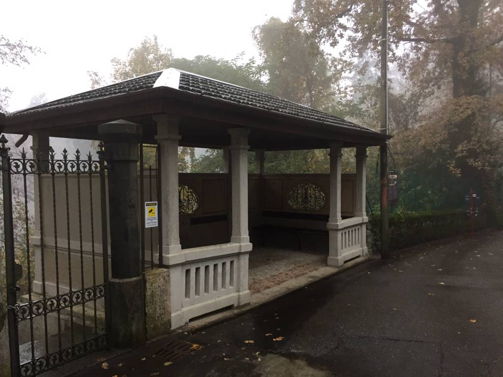 La storica fermata del tram a Velate