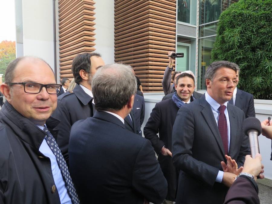 Matteo Renzi alla Yamamay di Gallarate