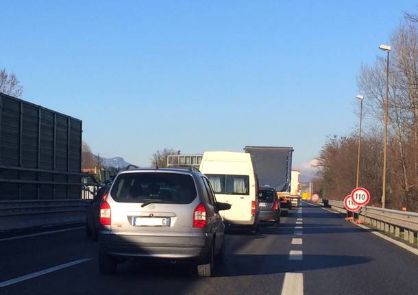 coda A8 autostrada giorno diurna