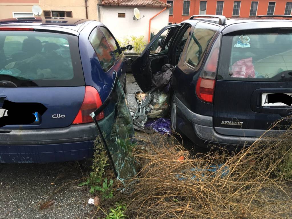 Germignaga, auto abbandonate in Via Fabio Filzi 