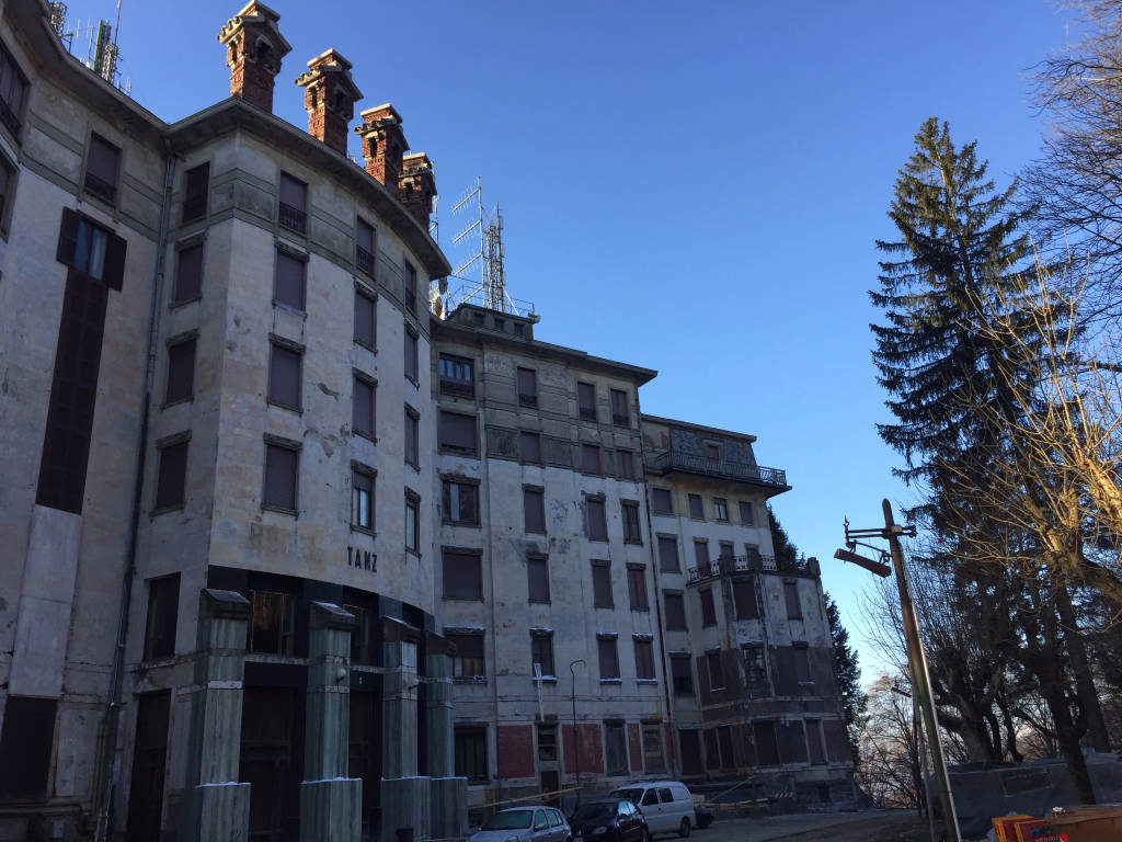 Il set di Suspiria, concluse le riprese al Grand Hotel Campo dei Fiori