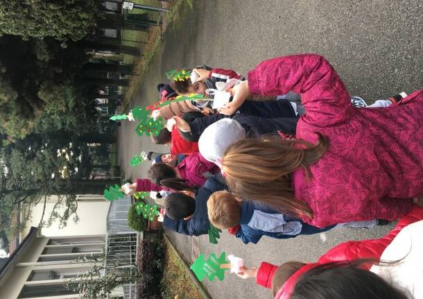 I bimbi portano il Natale in casa di riposo