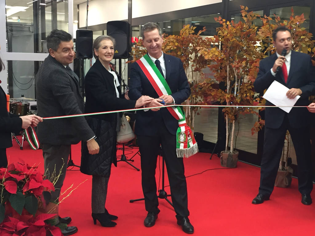 Inaugurazione centro commerciale cocquio trevisago