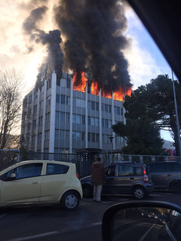 Incendio alla ex Ratti