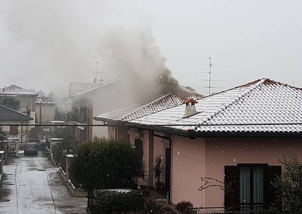 incendio tetto Lonate Pozzolo