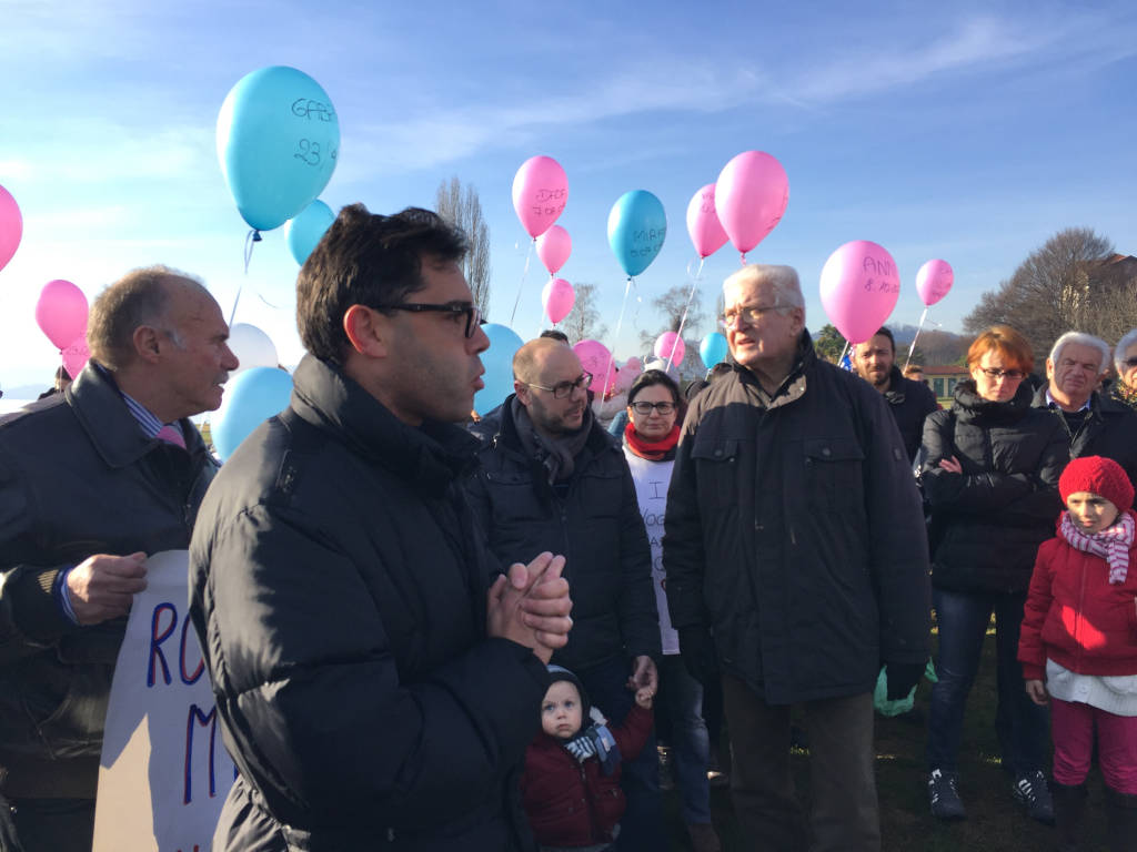 La protesta delle mamme all'ospedale di Angera