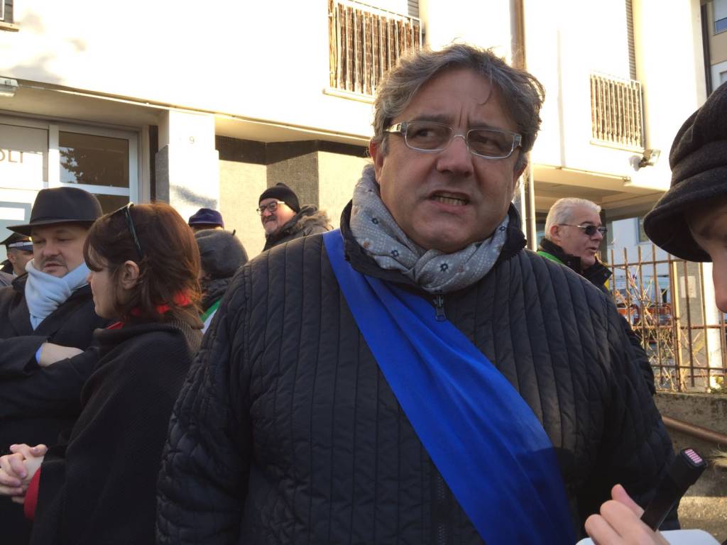 La protesta delle mamme per l'ospedale di angera