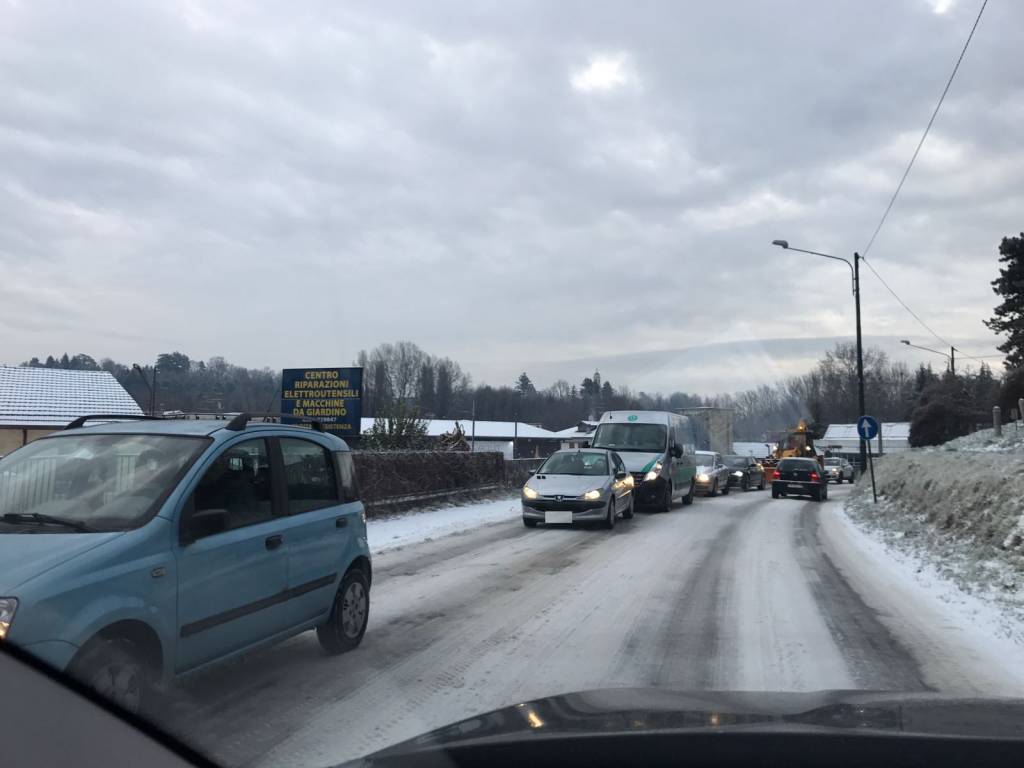 Neve sulla gallaratese tra Castronno, Albizzate e Cavaria