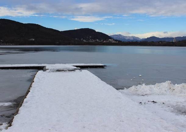 Il Lago di Corgeno ghiacciato