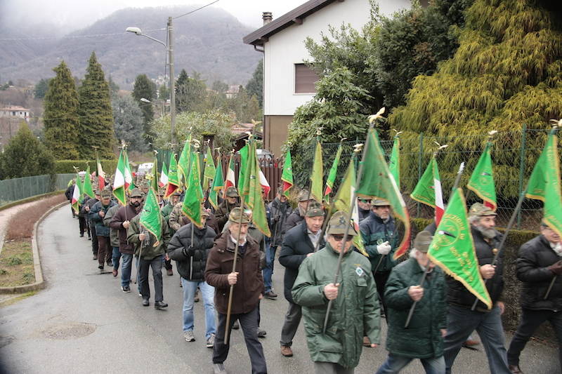 L\'omaggio degli Alpini ai Caduti