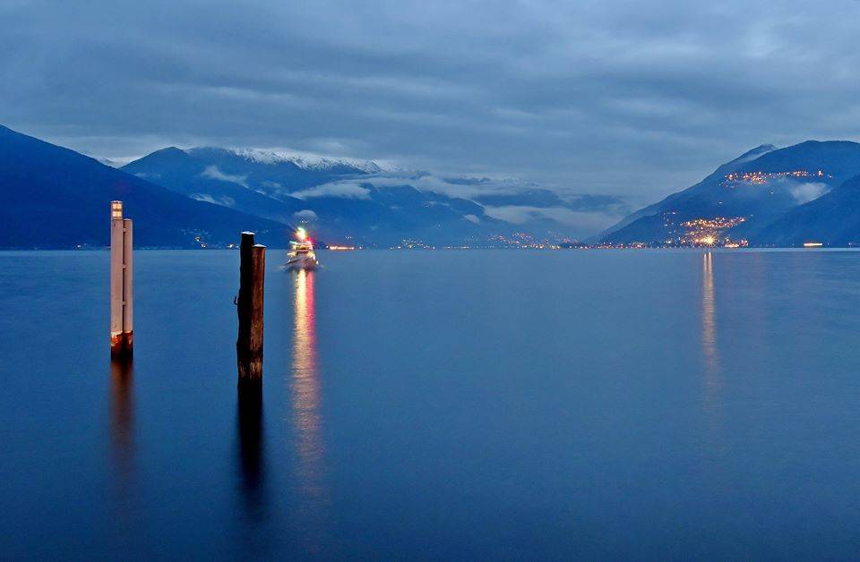 lago maggiore luino battello