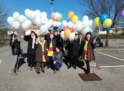 Palloncini bianchi nel cielo per dire stop al cancro infantile