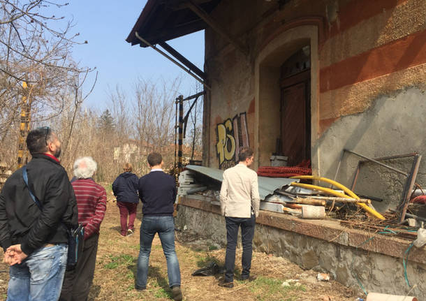 Il sopralluogo con Rfi alla stazione di Bisuschio