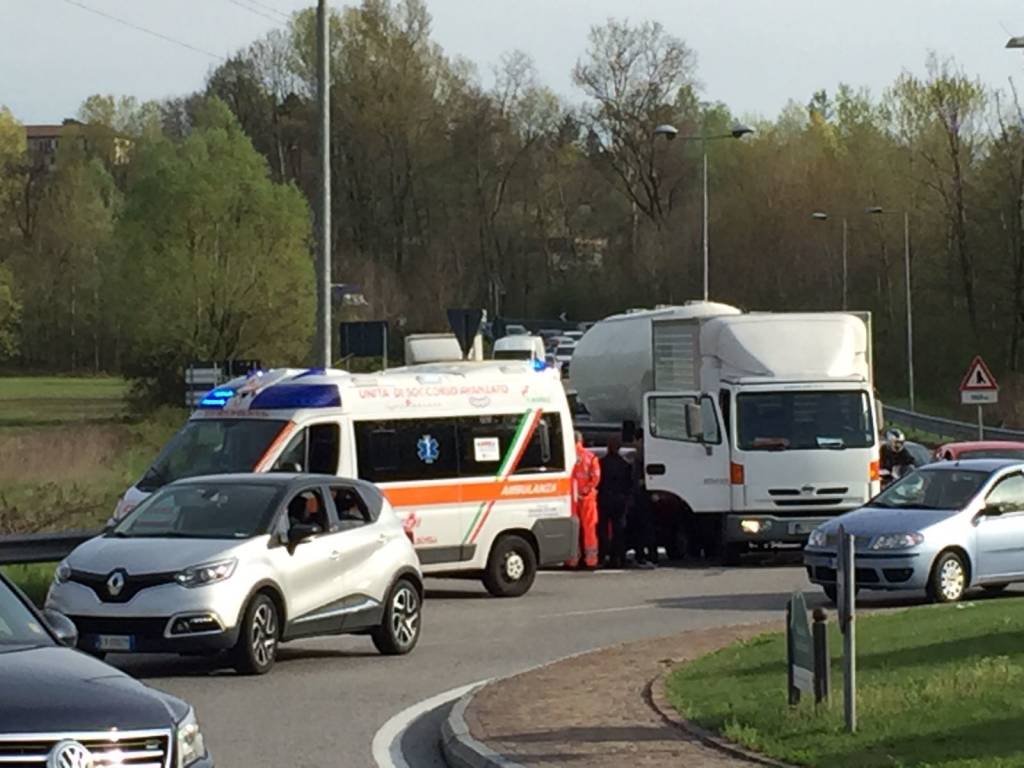 Incidente a Buguggiate, traffico