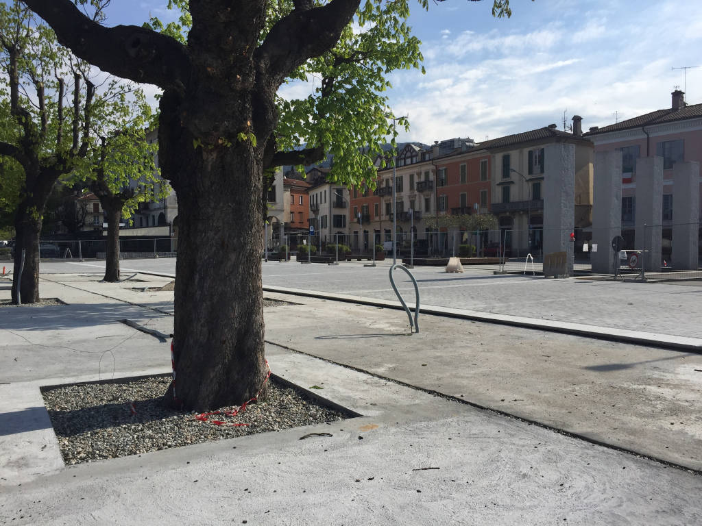 La nuova piazza imbarcadero a Luino