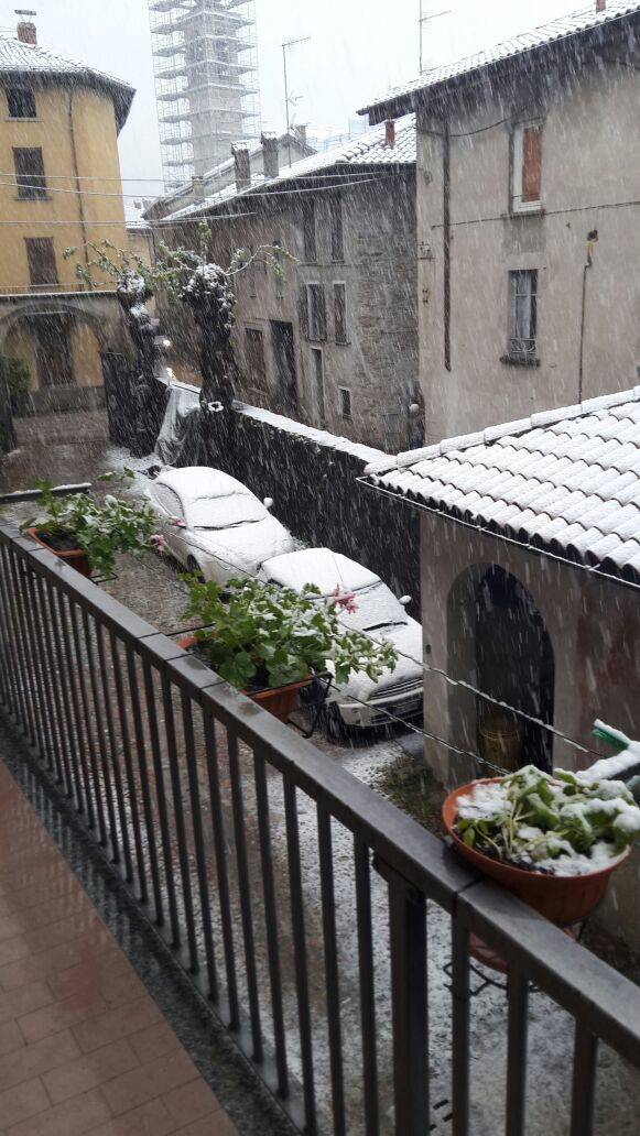 neve al 28 di aprile