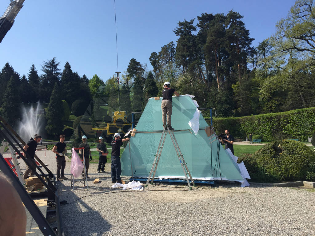 Una piramide ai giardini estensi 