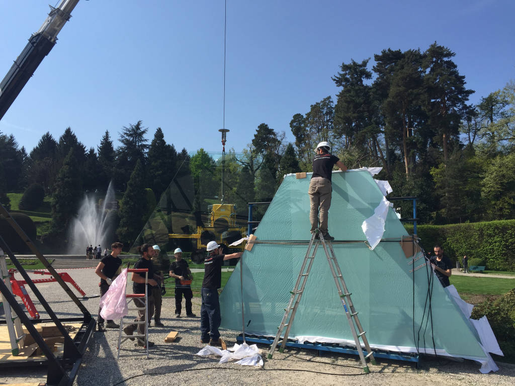 Una piramide ai giardini estensi 