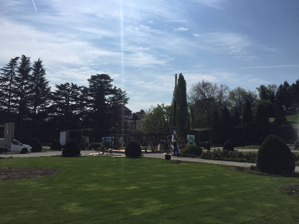 Una piramide ai giardini estensi 