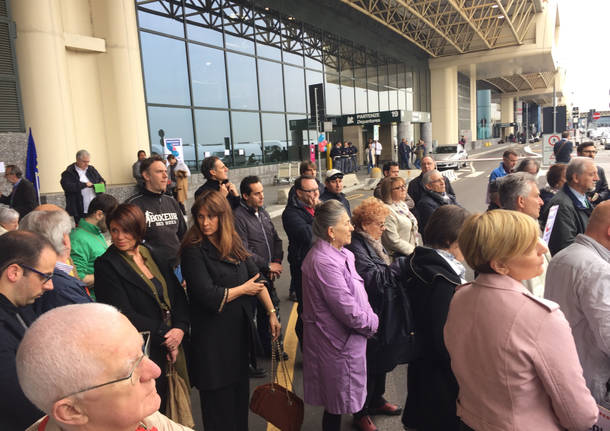 Manifestazione a Malpensa contro il prestito ad Alitalia