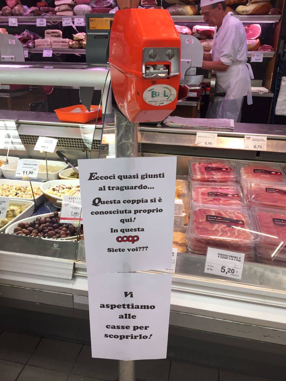 Si conoscono al supermercato e domani si sposano