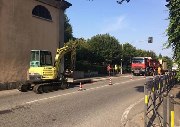 cantiere statale 394 vicino alla chiesa