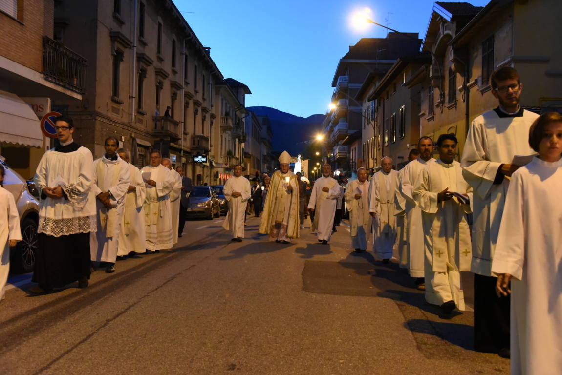 La grande processione con la Madonna di Fatima