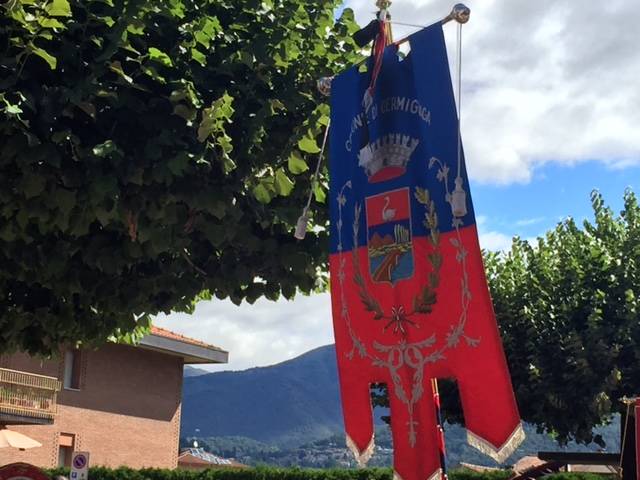 Il funerale di Giorgio Garagnani, alla guida del municipio di Germignaga per trent'anni