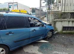 Incendio auto in viale Borri