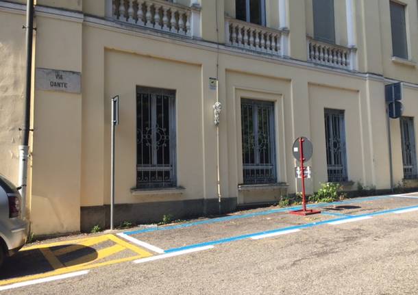 Strisce blu parcheggio sosta