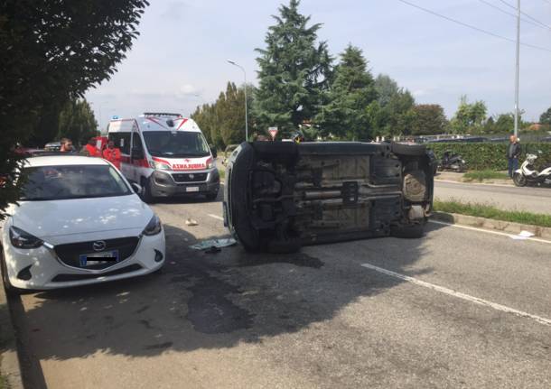 Auto ribaltata a Gallarate